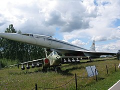 Ту-144 и Су-25 в Монинском авиамузее (№ 77106)