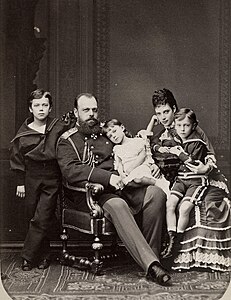 Александр Александрович с женой и детьми (1878)