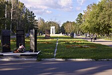 Памятники участникам и жертвам войны, жертвам политических репрессий, жертвам радиационных катастроф в сквере рядом с улицей Юных Ленинцев