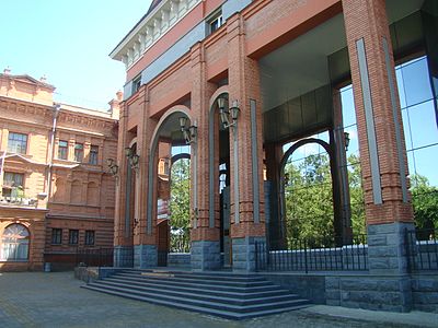 Хабаровский краевой музей имени Н. И. Гродекова. Справа — новый корпус, слева — старое здание музея.