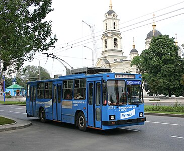 Донецкий троллейбус на фоне Спасо-Преображенского кафедрального собора
