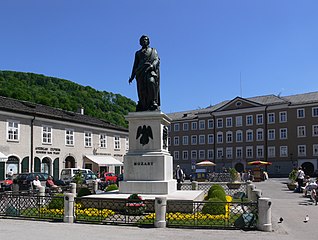 Памятник Моцарту в Зальцбурге