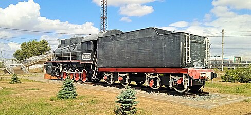 Паровоз-памятник Эм735-32. Вид сзади