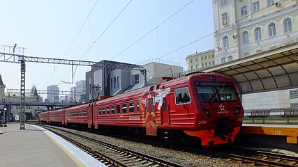 Электропоезд ЭД9М на вокзале Владивостока