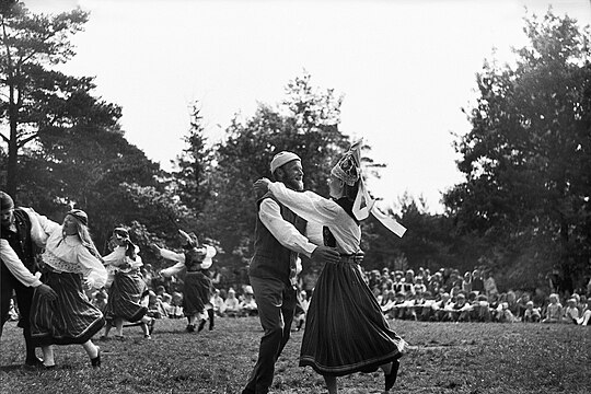 Народные эстонские танцы в Музее под открытым небом. Таллин. 1972 год