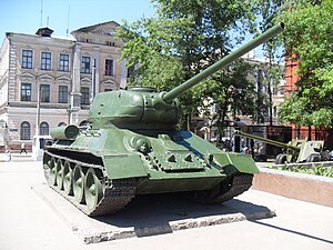 Т-34-85 возле Исторического музея Харькова