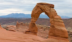 Двадцатиметровая en:Delicate Arch, Юта, США