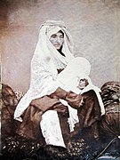 Жена Загидат с сыном Мухаммад-Камилем. Калуга, 1860-е гг.
