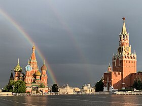 Двойная радуга над Красной площадью