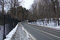 Спуск перед мостом через реку Химка