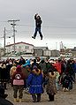 Подбрасывание вверх во время налукатака[en] в Уткиагвике.