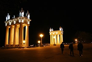 Пропилеи центральной набережной Волгограда