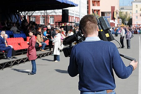 Оператор телеканала "Катунь 24", Андрей Леонтьев, во время прямой трансляции