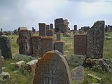 Средневековое кладбище Норатус на побережье озера. X—XVII века