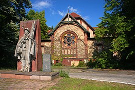 Хайльштеттен, памятник перед зданием бывшего советского госпиталя