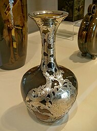 Ваза. 1904. Керамика, накладное серебро. Мануфактура Руквуд. Цинциннати, Огайо. США