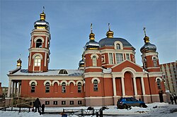 Православный храм в честь преподобного Серафима Саровского: вид со стороны улицы Сафиуллина (декабрь 2018)