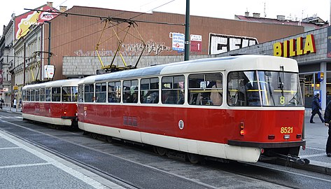 Сплотка из двух вагонов Tatra T3, вид сзади слева
