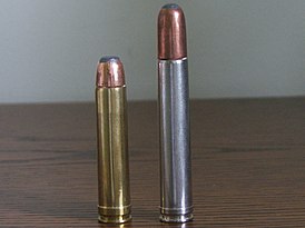 .458 Winchester Magnum — справа (рядом — патрон .450 Marlin)