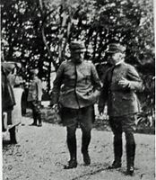 Пекори-Джиральди (справа) с генералом Луиджи Кадорной в период Первой мировой войны.