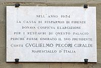 Мемориальная доска на дворце подеста в Борго-Сан-Лоренцо в память о финансовом пожертвовании Пекори-Джиральди в 1934 году на реконструкцию здания.