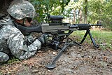 Пулемёт M240L (M240E6, облегчённая версия M240B) на станке-треноге M192.