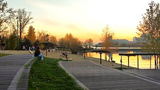 Пляжная зона возле вантового моста