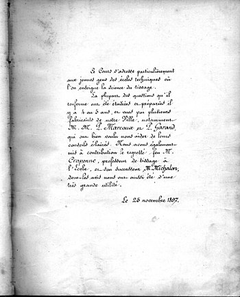 Вводная часть французской книги 1797 года, где методом автографии передан рукописный текст