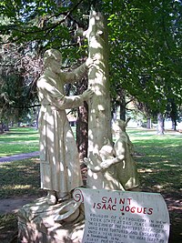 Св. Исаак Жог учит индейских детей. Статуя в Национальном санктуарии североамериканских мучеников