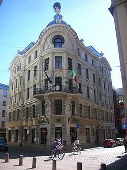 Итальянское посольство на улице Театра