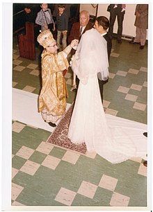 Митрополит Андрей (Крит) проводит церемонию венчания