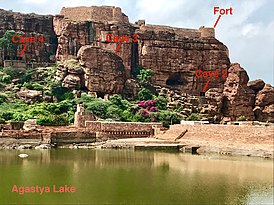 Пещерные храмы Бадами, озеро Агастья и развалины форта на скале