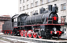 Паровоз Э-2432 у локомотивного депо Саратов