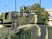 В прорезях по бокам корпуса находятся сенсоры и заряды КАЗ StrikeShield