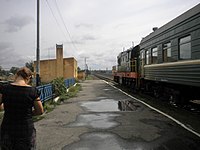 Перрон станции Вертуновская. Вид в сторону станции Ртищево. 2012 год