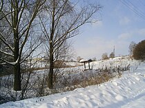 Вид на старинный колодец и молочную ферму села Ожгибовка