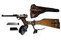 Пистолет Люгера, «артиллерийская модель». Кожаная кобура отстегнута от деревянного приставного приклада