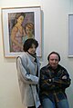 Елена Аксельрод с сыном Михаилом Яхилевичем перед картиной Меера Аксельрода «Портрет дочери с маленьким Мишей»