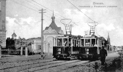 Псковский трамвай, пущенный в 1912 году, на Сергиевской улице (ныне — Октябрьский проспект)