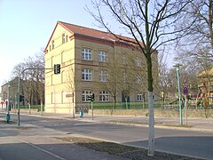 1885 erbautes Schulgebäude, seitdem durchgehend als Schule genutzt