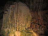 Каменная формация в пещере Канго.