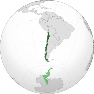 Чили на карте мира. Светло-зелёным отмечена Чилийская антарктическая территория, на которую претендует Чили.