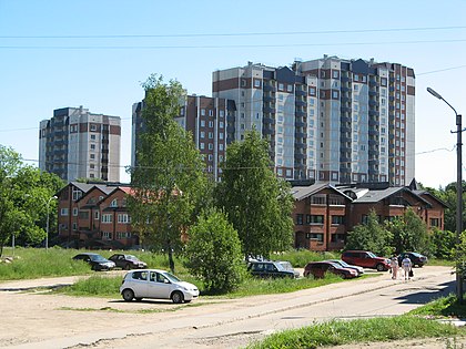 Жилой комплекс «Сайма» (на заднем плане)