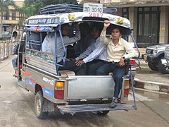 Маршрутное такси (грузовой мотороллер) в Лаосе