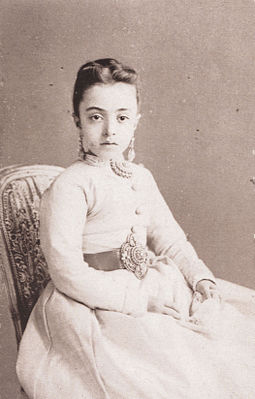 Салиха в возрасте 11 лет, 1873 год