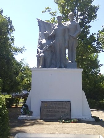 Памятник в селе Матроска 48 односельчанам погибшим в ВОВ