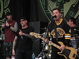 Dropkick Murphys на фестивале Блюзфест в Оттаве в 2011 году.