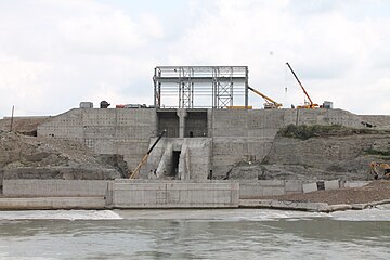 Водоприёмник нижнего бассейна на этапе завершения строительства, июль 2015 года