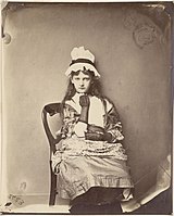 Льюис Кэрролл. Экси Китчин в платье Пенелопы Бутби, 1875—1876