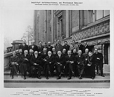 1921 г., в нижнем ряду вторая справа